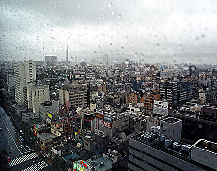 雨,东京