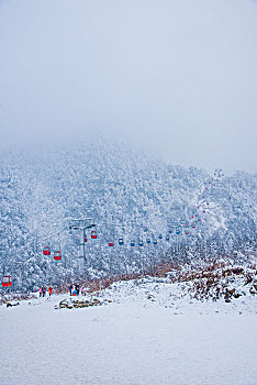 四川大邑县西岭雪山滑雪场日月坪观景索道