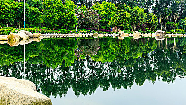 湖水倒影风景