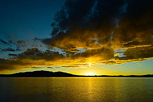 日落措那湖