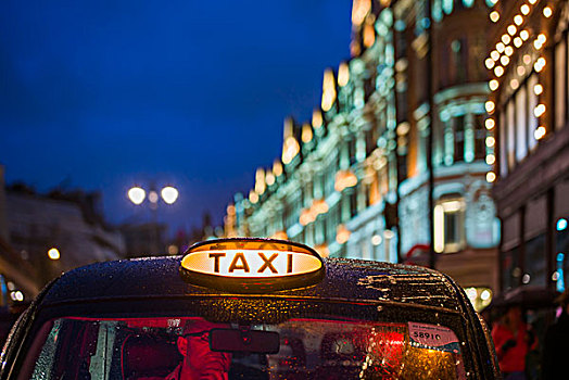 英格兰,伦敦,骑士桥街区,出租车,道路,黃昏