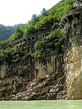 重庆巫山大宁河小三峡滴翠峡内全长7公里左右的小三峡古栈道
