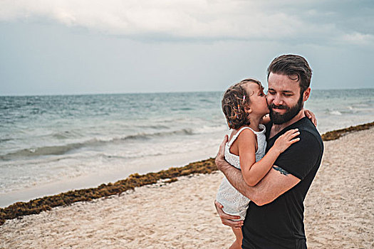 父亲,吻,女儿,海滩,坎昆,墨西哥