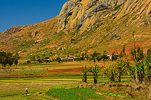 madagascar马达加斯加岩石山天空