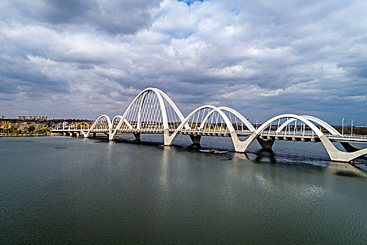 跨河桥