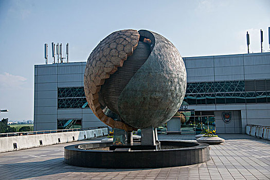 台湾桃园国际机场航站楼前景观雕塑---,环球