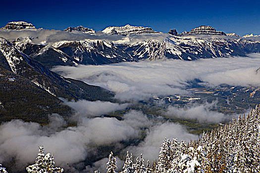 山峦,围绕,云,班芙,班芙国家公园,艾伯塔省,加拿大