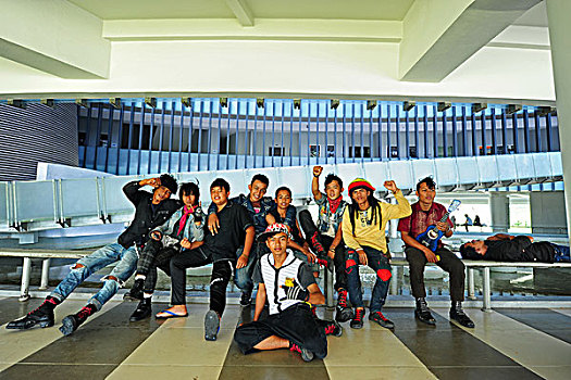 indonesia,sumatra,banda,aceh,group,of,adolescent,posing,in,front,museum,rsunami