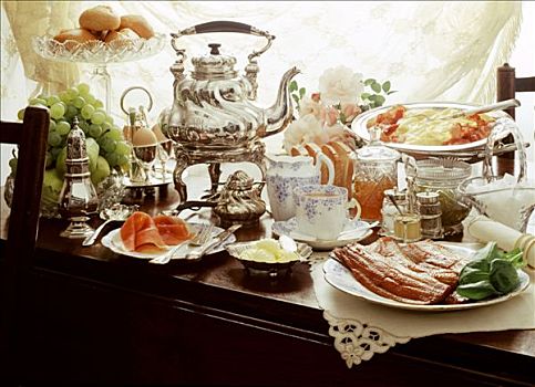 早午餐,生火腿,水果,糕点,茶