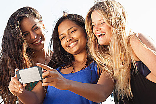 三个女人,年轻,自拍,智能手机