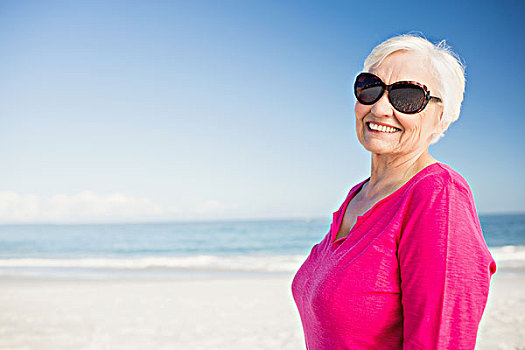 高兴,老年,女人,墨镜,微笑,海滩