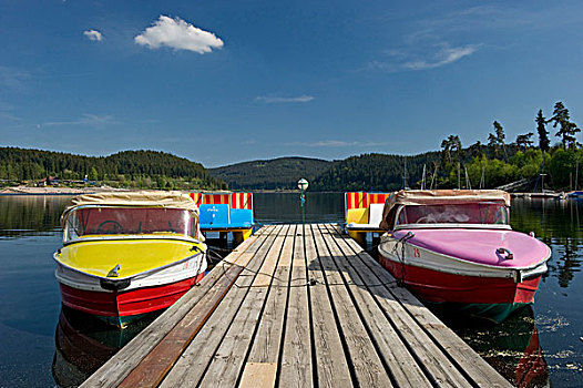 彩色,船,停靠,码头,湖,黑森林,巴登符腾堡,德国,欧洲
