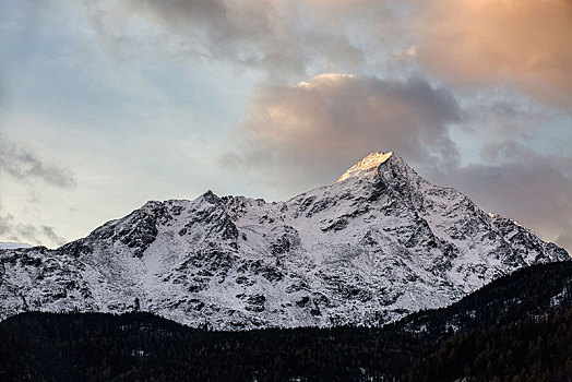 高山雪景风光