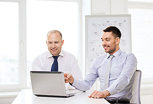 商务,科技,办公室,概念,两个,微笑,商务人士,笔记本电脑