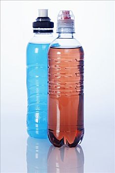 两个,能量饮料,红色,蓝色,塑料瓶