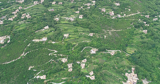 四川丹巴甲居藏寨,田园牧歌画卷,诗意栖居艺术