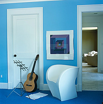 设计师,塑料制品,椅子,吉他,乐谱架,角,蓝色,白色,卧室