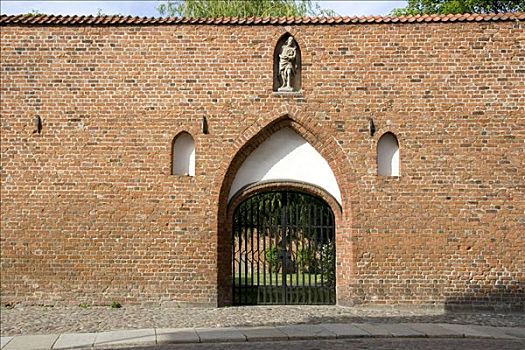 入口,圣芳济修会,施特拉尔松,梅克伦堡前波莫瑞州,德国