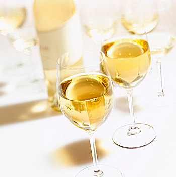 几个,玻璃杯,白葡萄酒