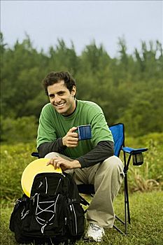 肖像,中年,男人,坐,椅子,拿着,咖啡杯