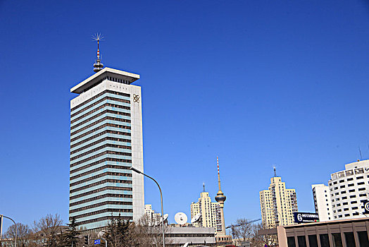 蓝天下的老中央电视台大楼