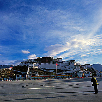 西藏拉萨布达拉宫日景