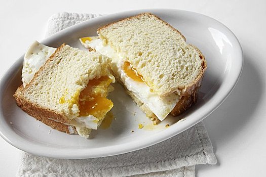 平分,蛋,三明治,白色背景,面包,盘子
