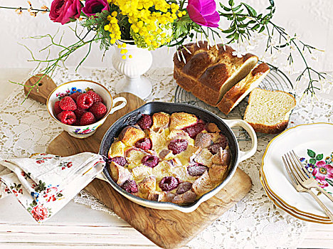 面包布丁,树莓,锅