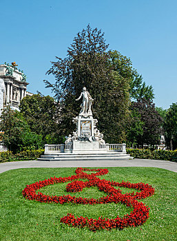 莫扎特,纪念建筑,利奥波德,小提琴,红花,草,维也纳,奥地利,欧洲