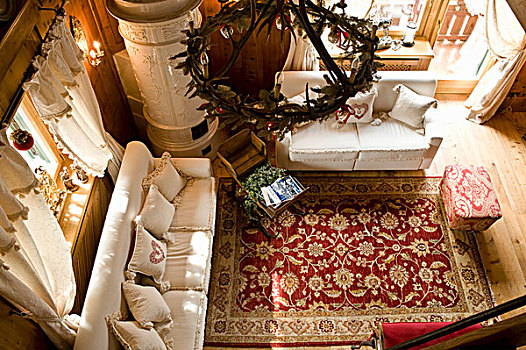 客厅,白色,沙发,红色,花,图案,地毯