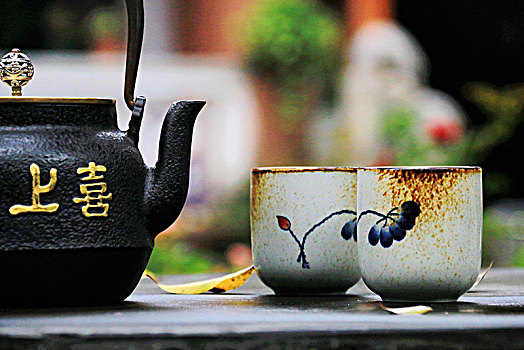 茶壶和杯子