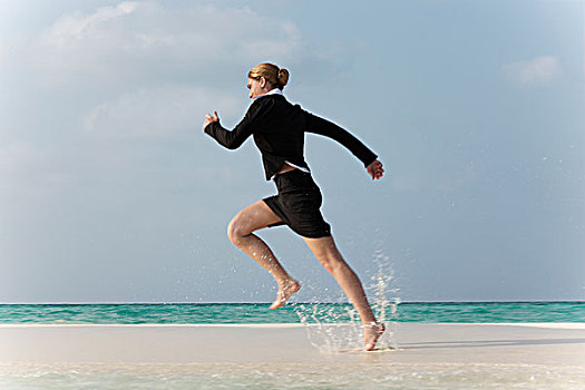 职业女性,跑,热带沙滩