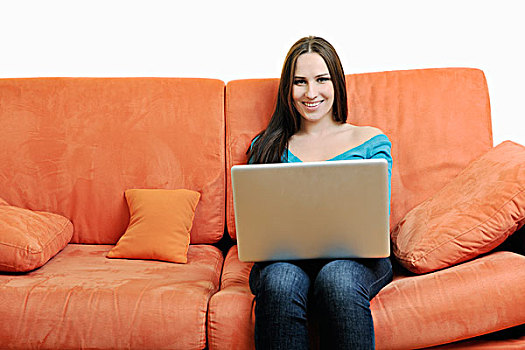 年轻,职业女性,休闲服,工作,笔记本电脑,橙色,沙发,隔绝,白色背景