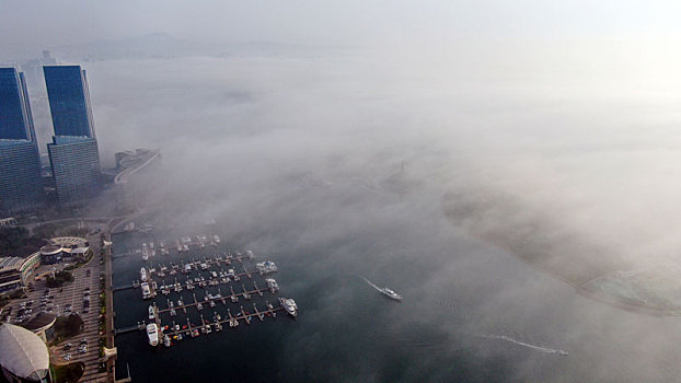 海边平流雾变幻莫测,200米高空俯瞰世帆赛基地犹如人间仙境