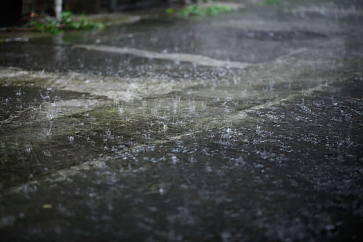 成都夏天暴雨