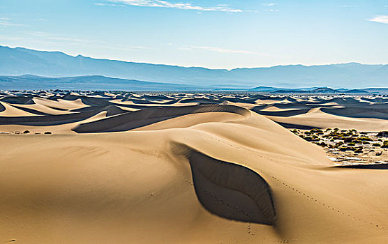 马斯奎特沙丘,沙丘,山麓,山脉,后面,死谷,死亡谷国家公园,加利福尼亚,美国,北美