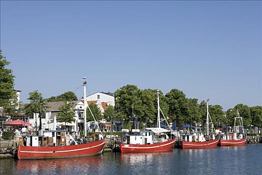 船,水道,罗斯托克,梅克伦堡前波莫瑞州,德国,欧洲