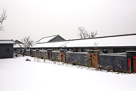 中式仿古建筑小院雪景