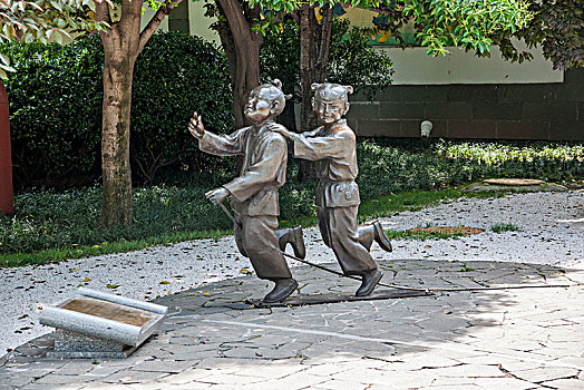 陕西省西安大唐芙蓉园唐代少年学习与娱乐雕塑群