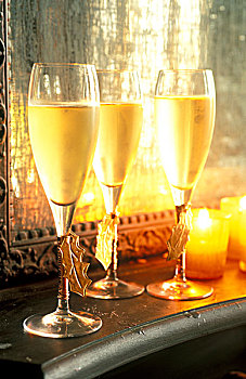 香槟酒杯,壁炉架