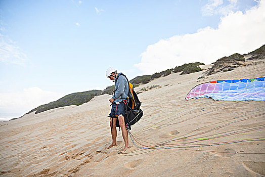 男性,滑翔伞,准备,设备,海滩