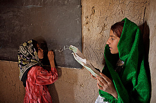 阿富汗,孩子,书写,文字,黑板,清真寺,学校,乡村,近郊,城市,赫拉特,女孩
