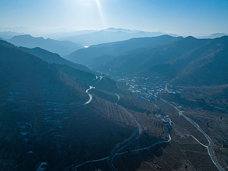 航拍济南南部山区的盘山路