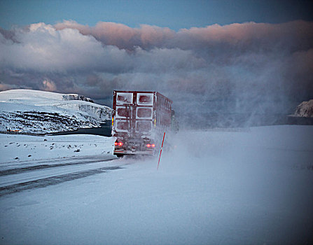 后视图,卡车,驾驶,积雪,沿岸,道路,挪威