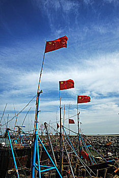 渔船与国旗
