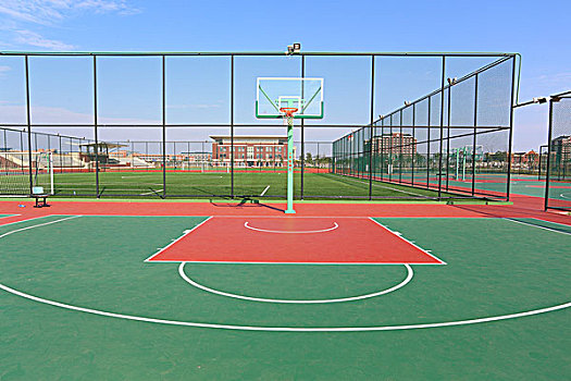 室外篮球场