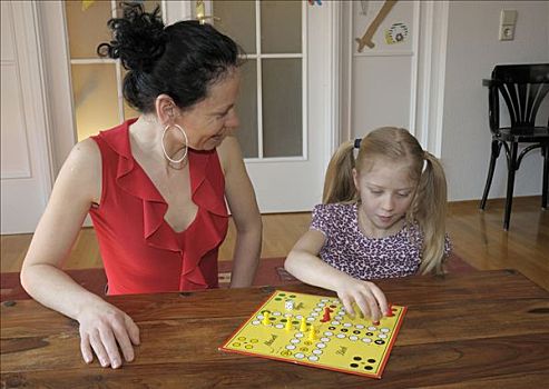 母子,10岁,老,玩,棋类游戏