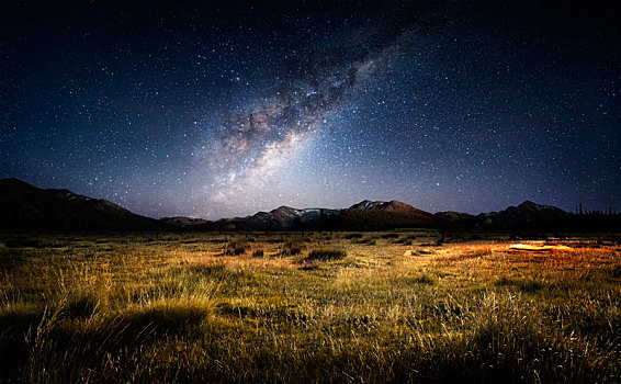 草原,草地,草坪,夜晚,星空,银河,地面,环境,绿植,背景,汽车修图,汽车背景