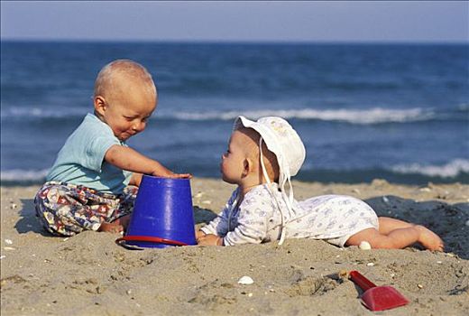 两个,婴儿,玩,海滩