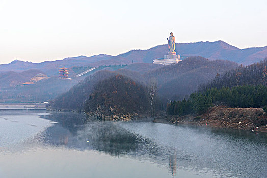 鲁山中原大佛